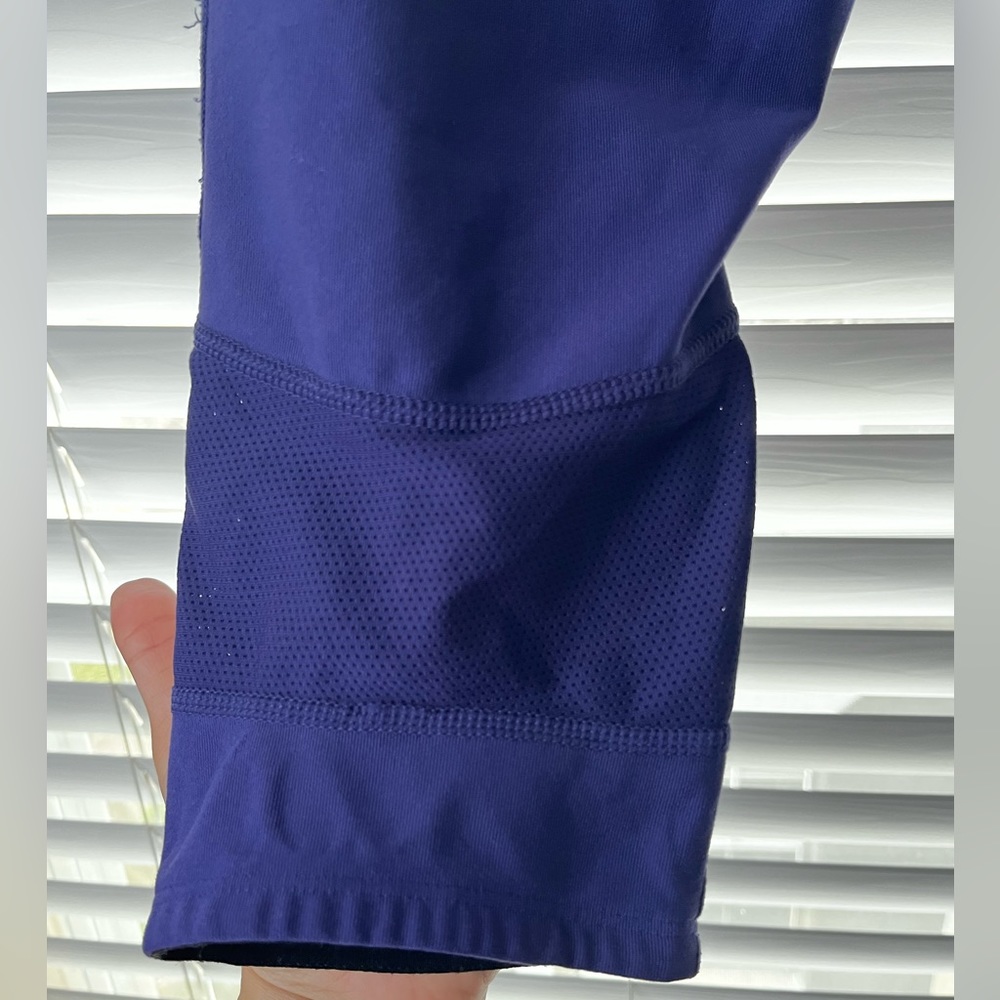 L, NIKE Dri-Fit athletic running capri’s with small pockets - Picture 12 of 17